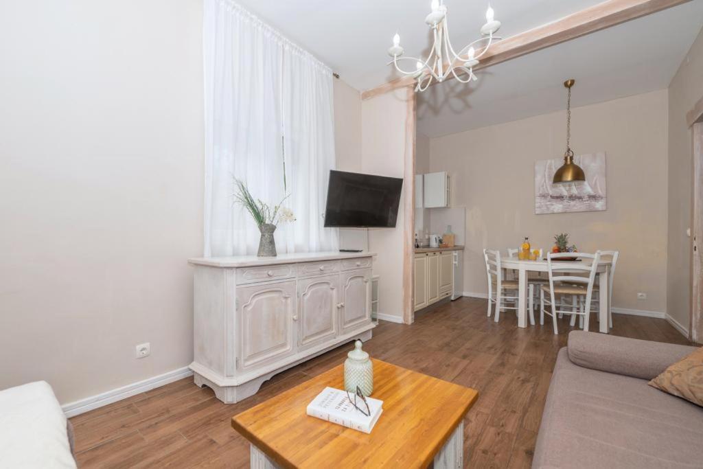 Apartment Petra & Apartment Rustic Макарска Экстерьер фото